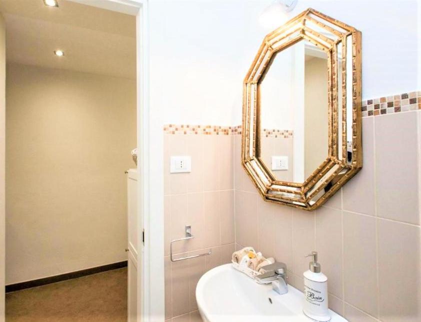 Charming Suite Cavour Heart Of Firenze Eksteriør bilde